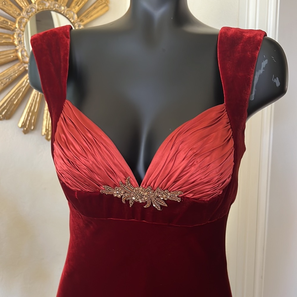 Badgley Mischka Evening gown. Simply Exquisitely!